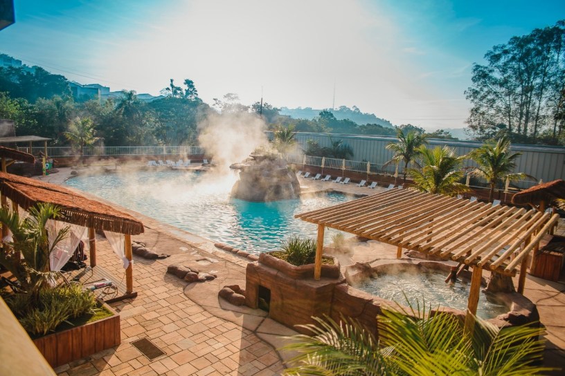 parque-aquatico-com-agua-quente